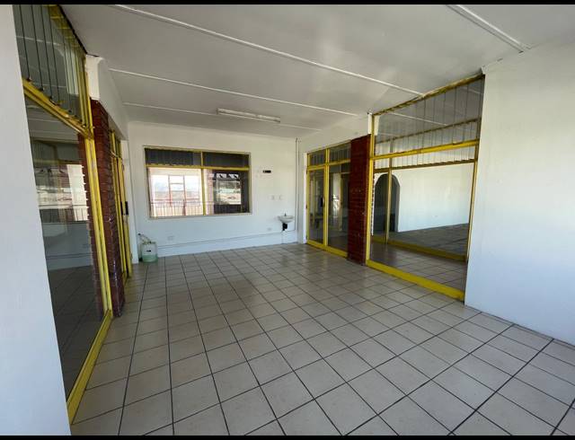 30M² RETAIL TO LET IN STARWOOD
